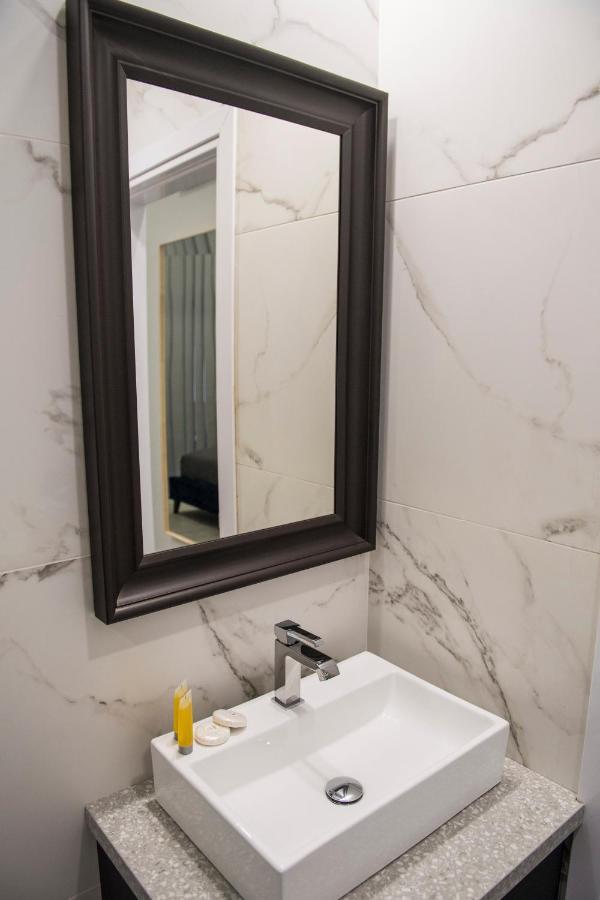 Skin Suites-Luxury Living Nikosia Exterior foto