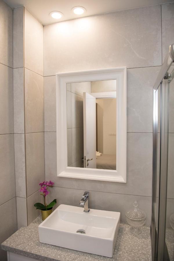 Skin Suites-Luxury Living Nikosia Exterior foto